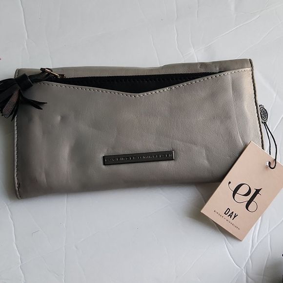NWT Day bigger et Mikkelsen wallet - Picture 1 of 11